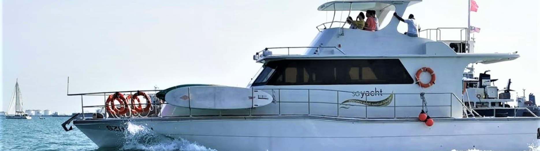 1870 x 525 Yacht